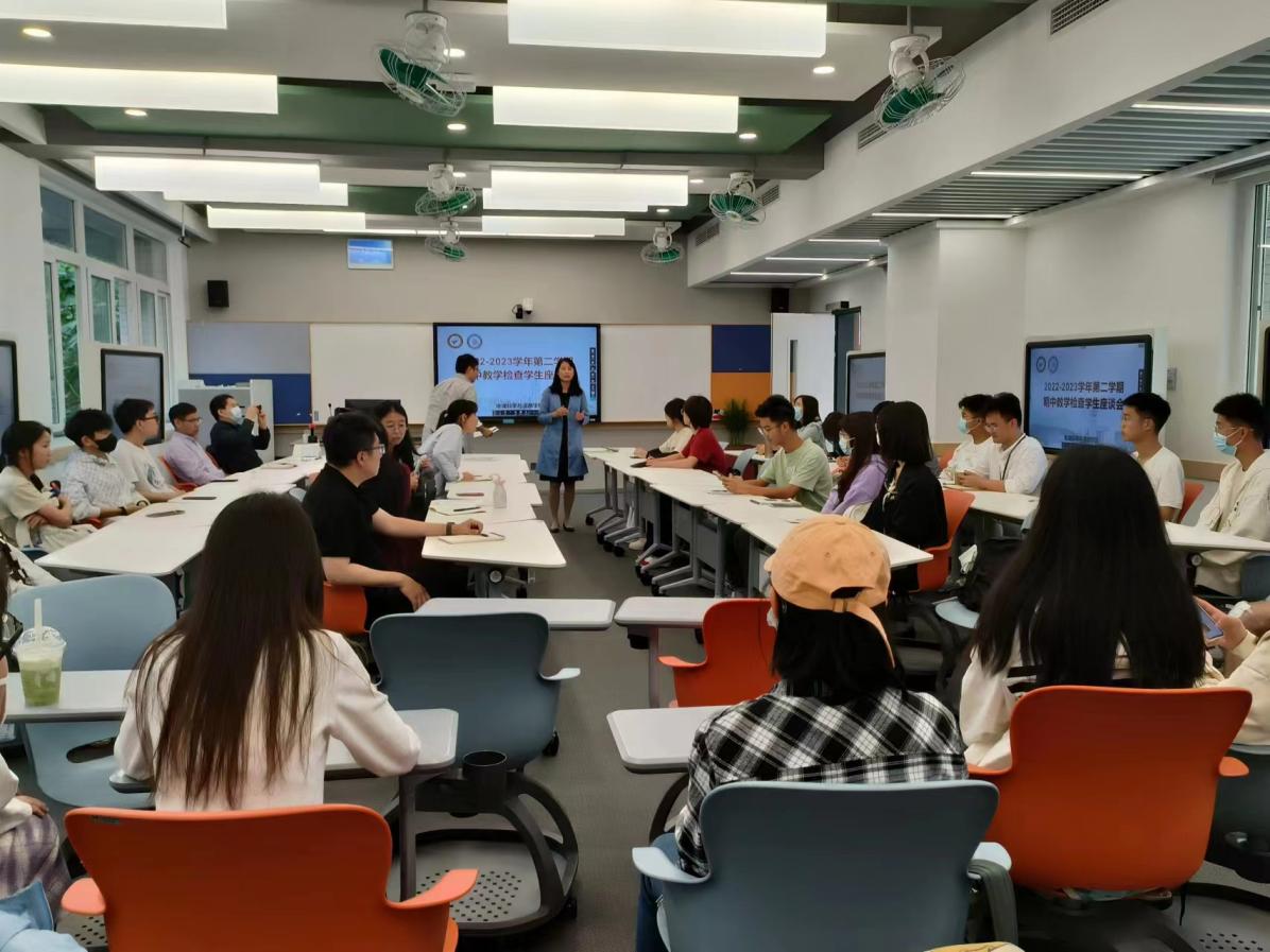 学生座谈会1